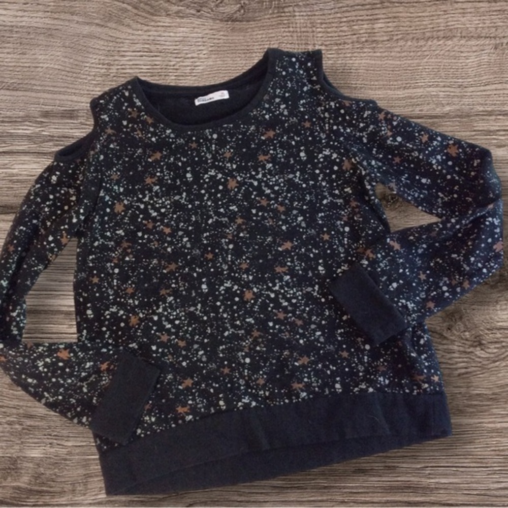 Epic Threads stars and galaxy cold shoulder sweatshirt. Xl